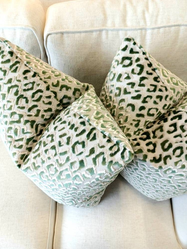 Emerald Green Leapard raised velvet pillow cover