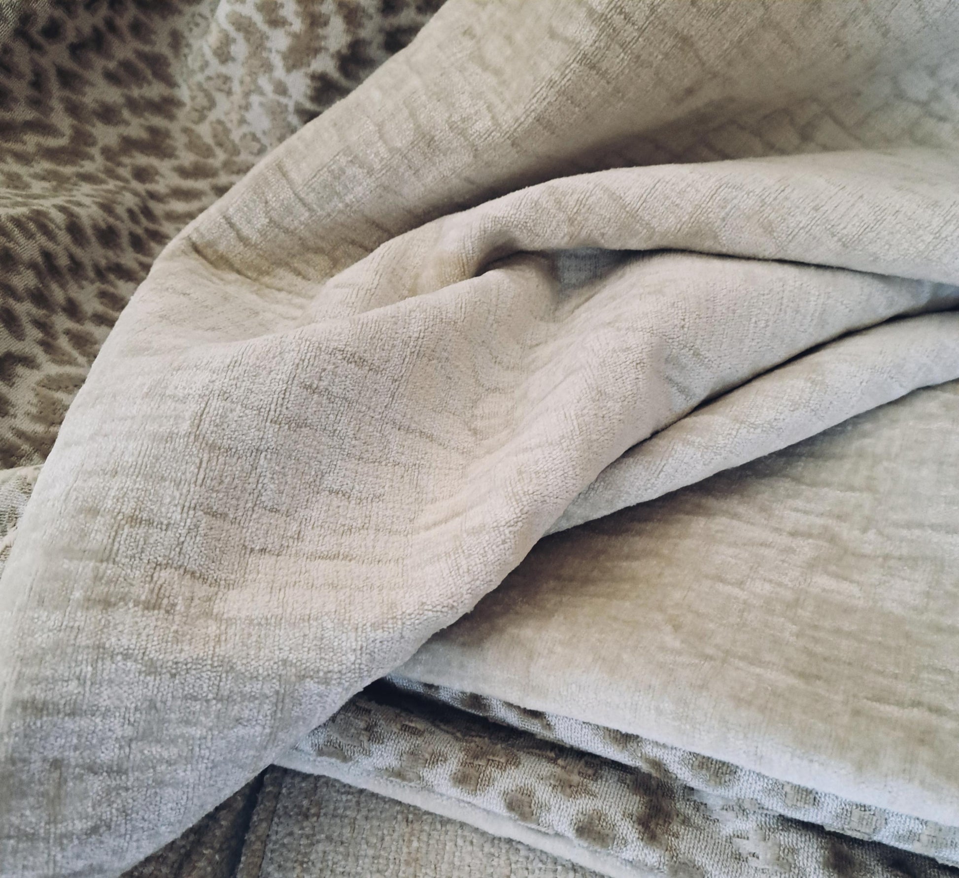 Nuetral Leapard Velvet Throw Blanket