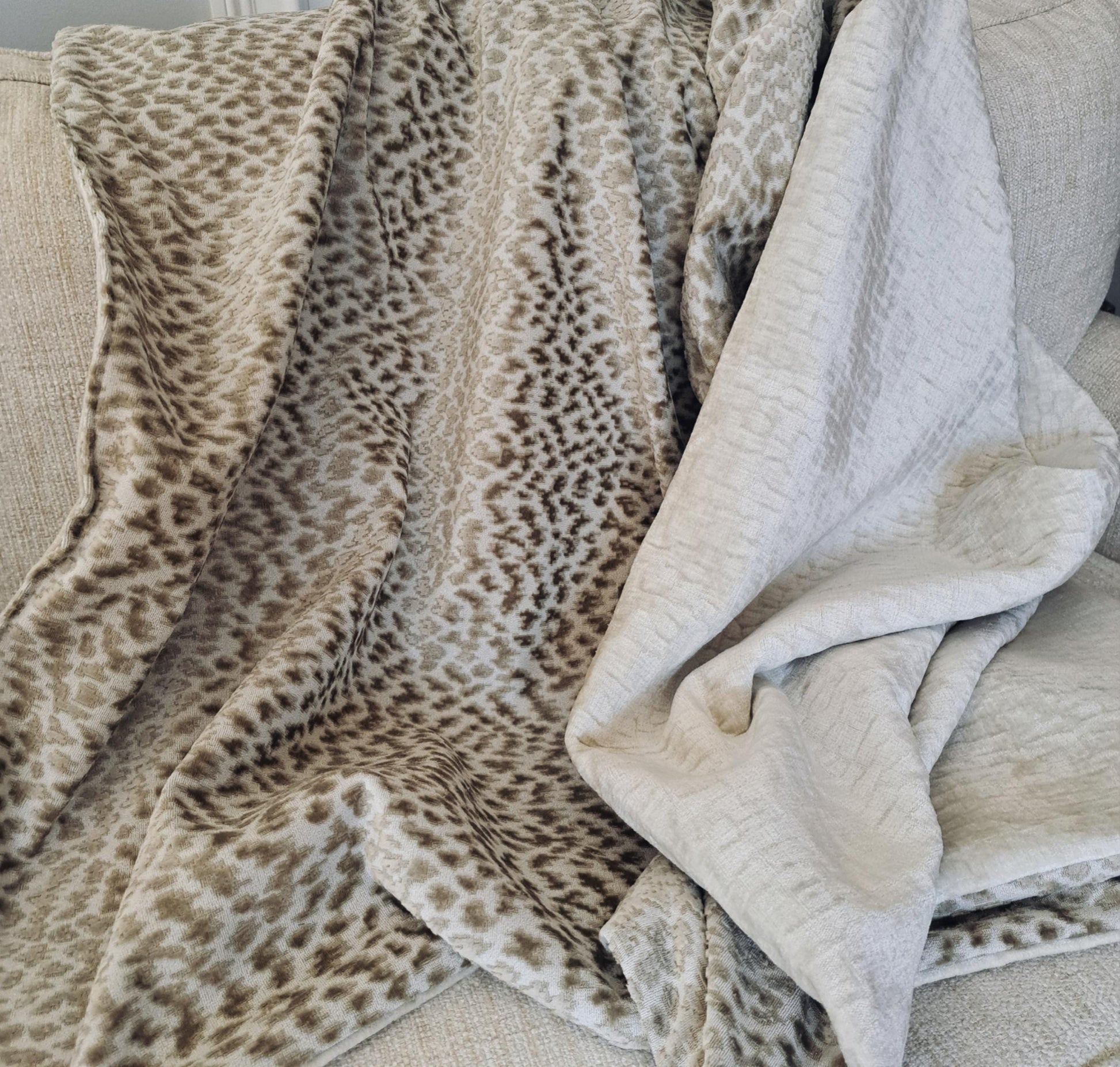 Nuetral Leapard Velvet Throw Blanket
