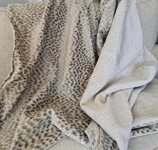 Nuetral Leapard Velvet Throw Blanket