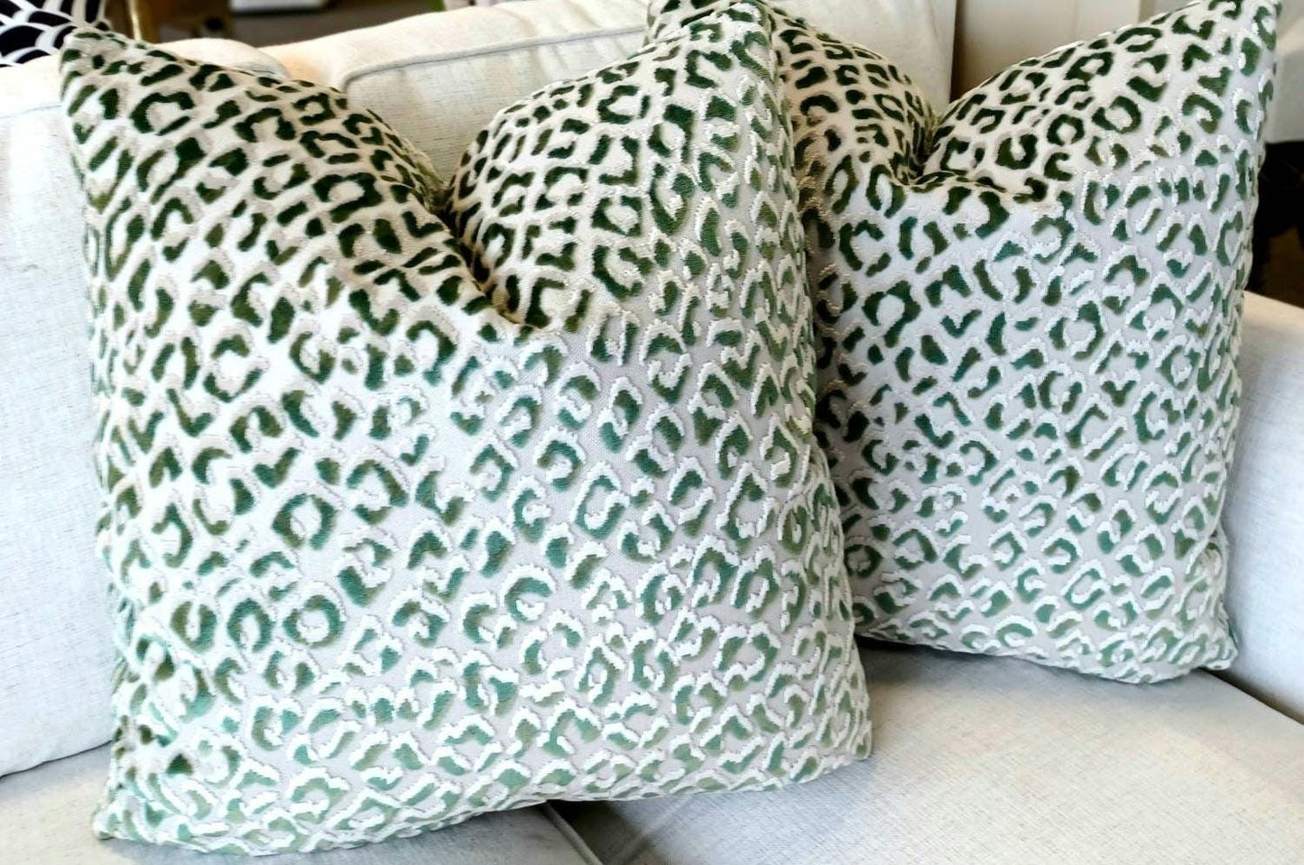 Emerald Green Leapard raised velvet pillow cover