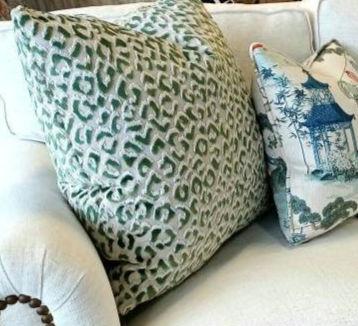 Emerald Green Leapard raised velvet pillow cover