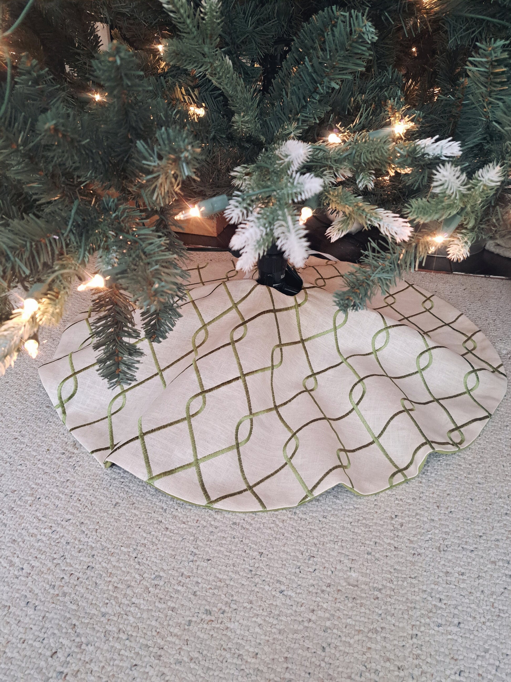 Embroidered Green Lattice Christmas Tree Skirt