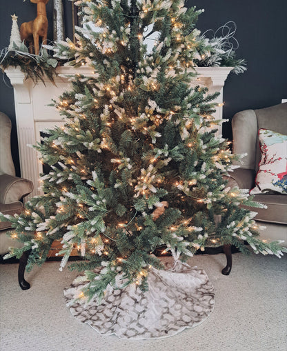 White and Metallic Christmas Tree Skirt